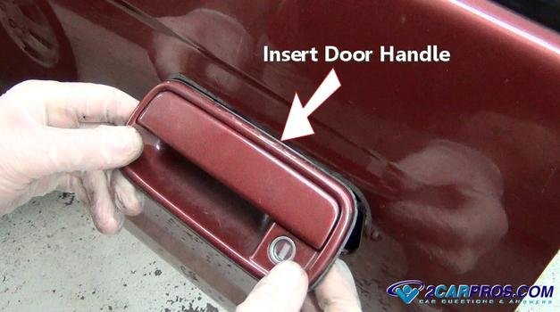 insertar manija de la puerta