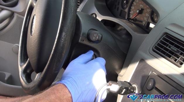 Arrancar el motor de un coche con la batería agotada