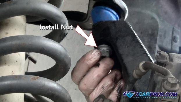 Instale la tuerca de la rótula