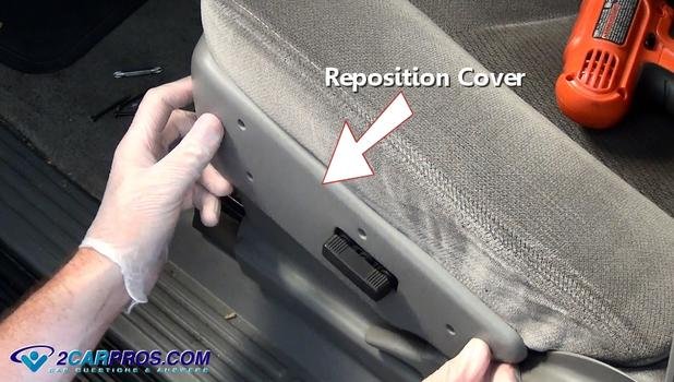 Cambiar la posición de la cubierta lateral del interruptor del asiento