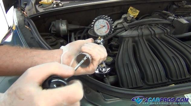 Prueba de presión del sistema de refrigeración del radiador del motor