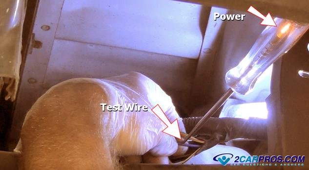 Luz de prueba de potencia de la bomba de combustible.
