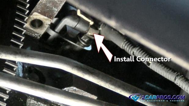 Instale el conector del sensor de ángulo del cigüeñal.
