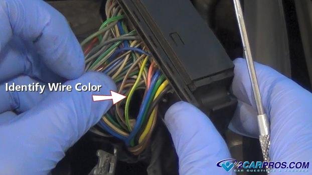 Identificar el color del cable con la computadora.