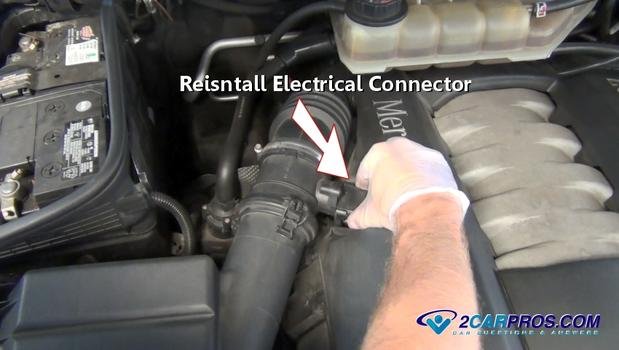 Reinstalación de conectores eléctricos Caudal másico de aire