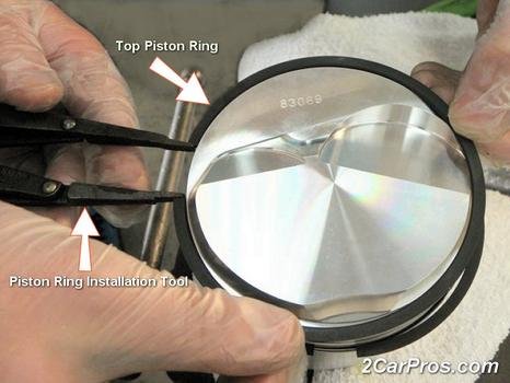 Instalación del anillo de pistón superior