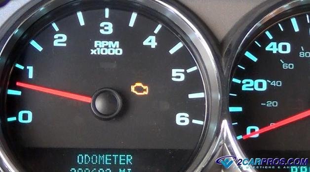 ¿Es seguro conducir la luz de verificación del motor de mi automóvil?